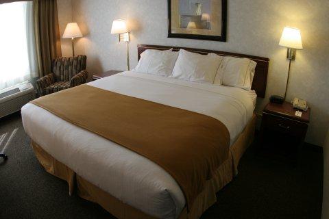 La Quinta By Wyndham Airport Hotel