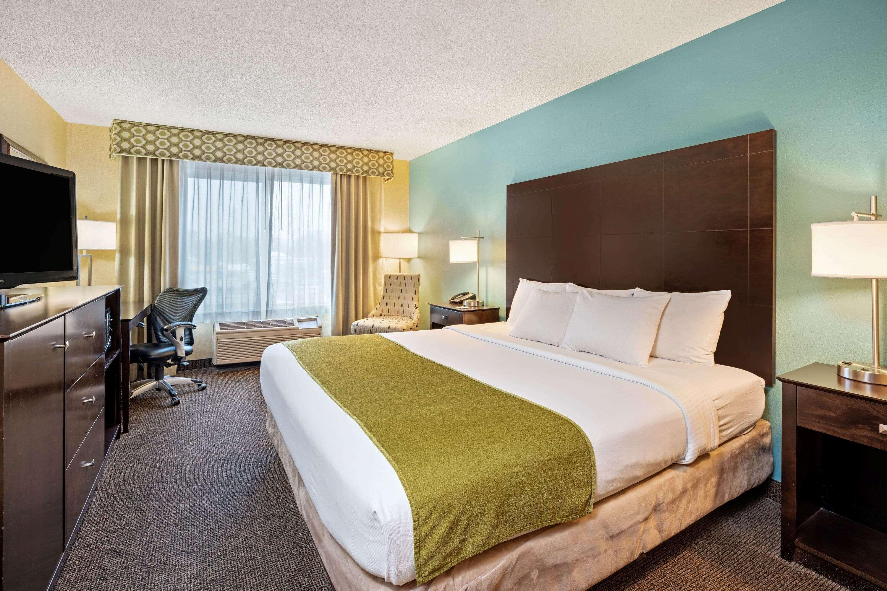 Hotel La Quinta By Wyndham Airport 3*